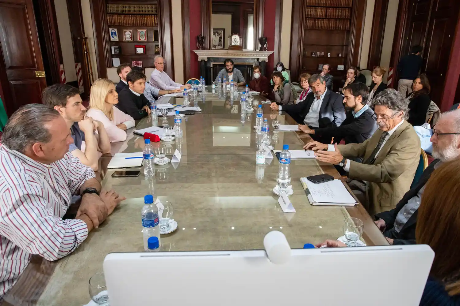 Kicillof con el comité de expertos: Avalan medidas como la cuarentena administrada y el uso de barbijos caseros