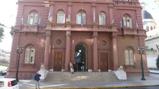 El municipio rosarino les pagará a los empleados y contratistas