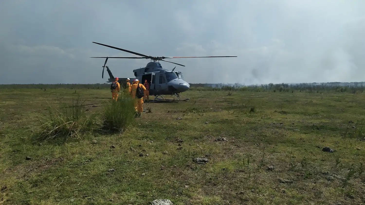 Siguen trabajando por tierra y aire para controlar focos activos al sur de las islas del Delta