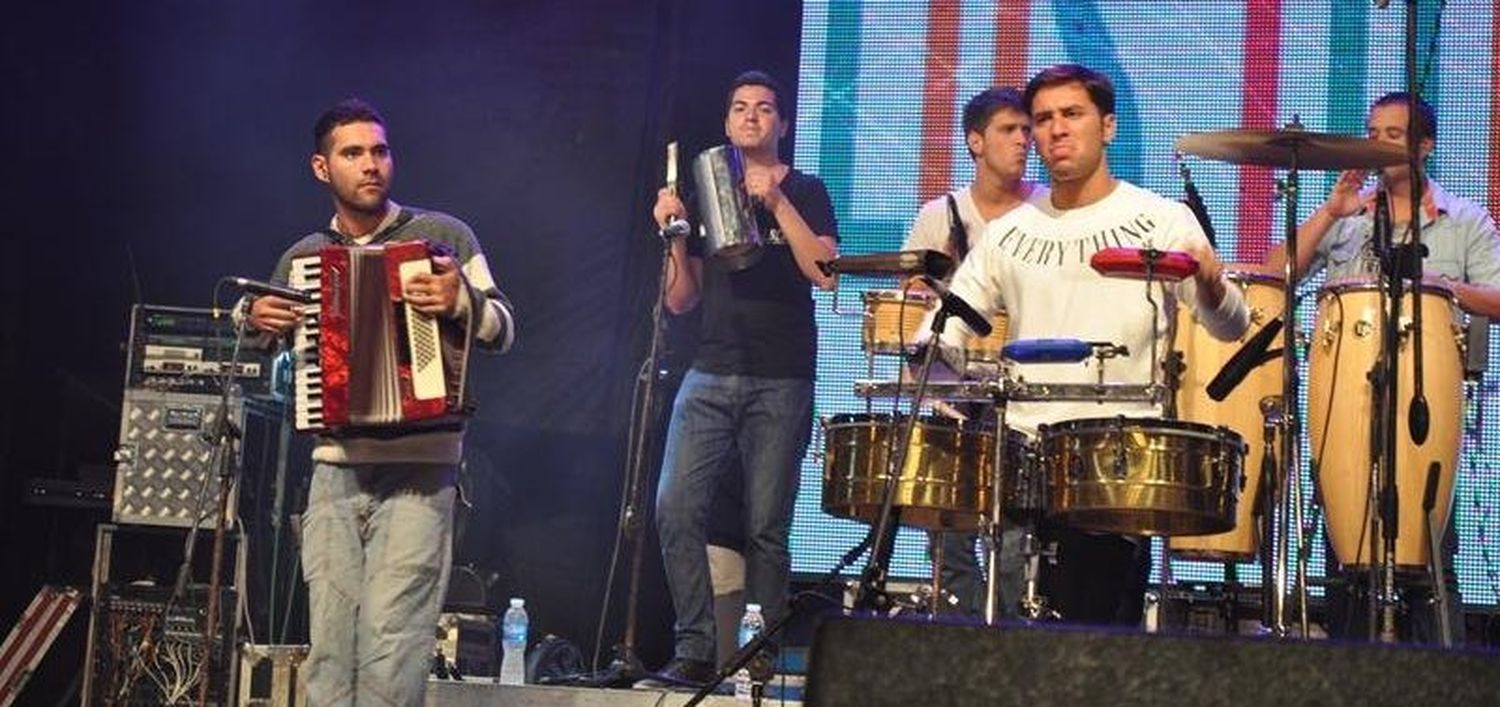 Los Totora en el aniversario de Tres Lomas 