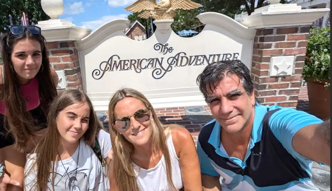 Necocheses. Mariana García Duffy junto a su esposo Diego Nista y sus hijas