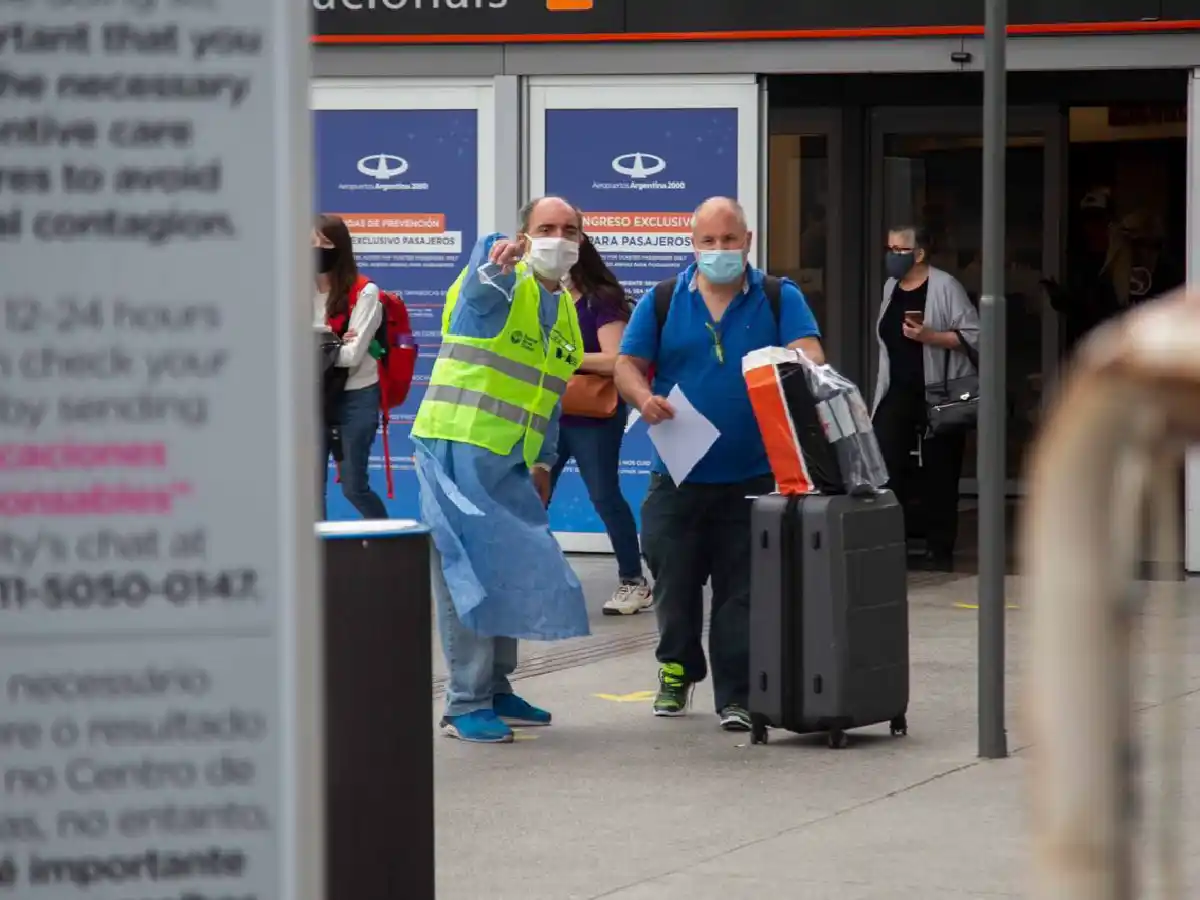 Detectaron una variante del virus SARS COV-2 del Reino Unido en un viajero que arribó de Frankfurt