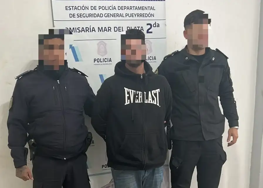 El conductor de una Toyota Hilux profirió insultos, se negó a identificar y desobedeció las órdenes impartidas por el personal actuante.