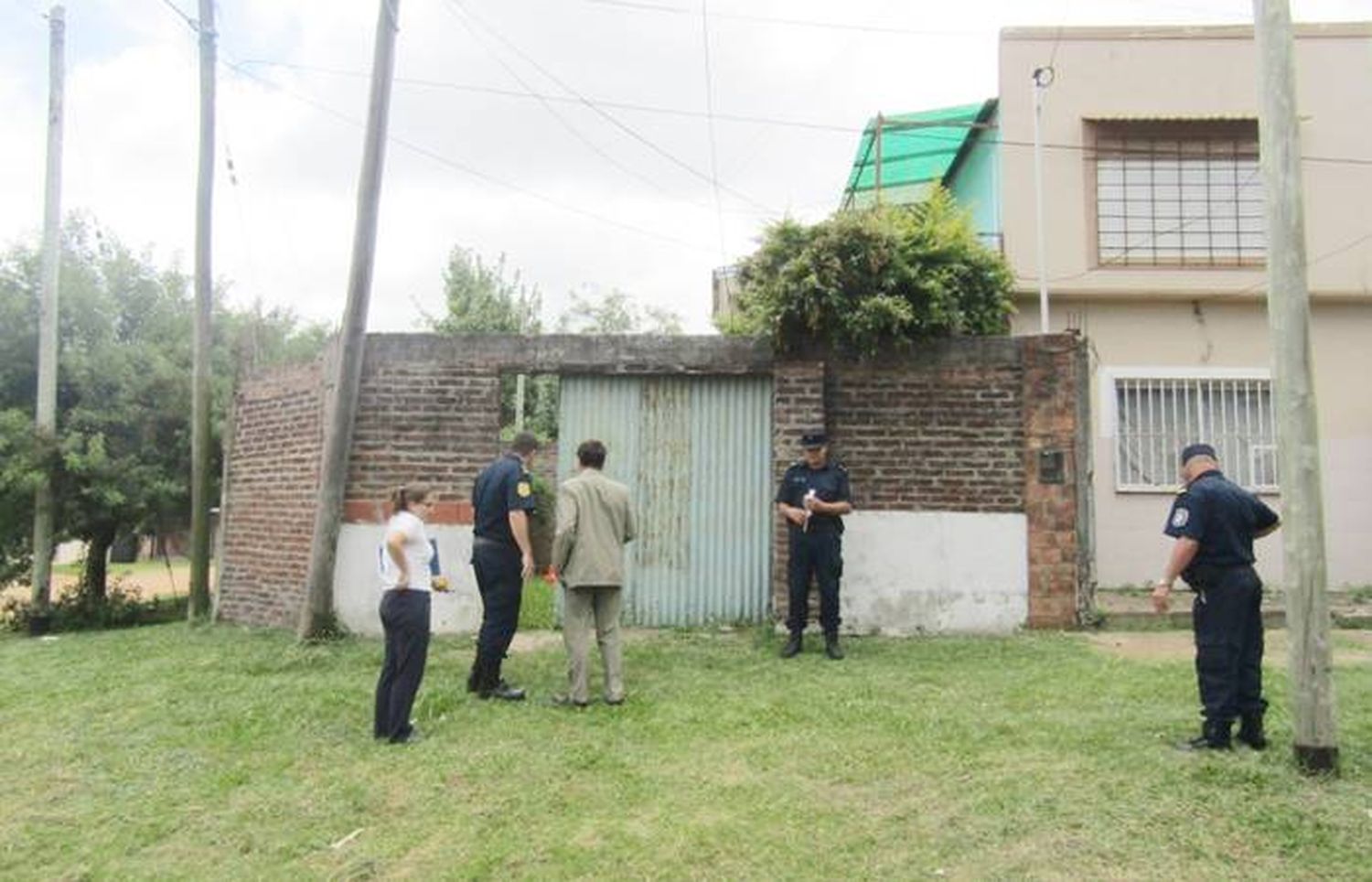 Un hombre falleció, se sospecha  que su hijo lo mató