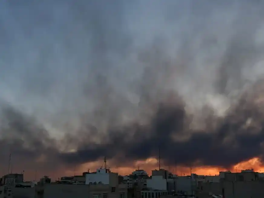 Humo este martes tras ataques en Teherán, Irán. Crédito: Majid Asgaripour/WANA