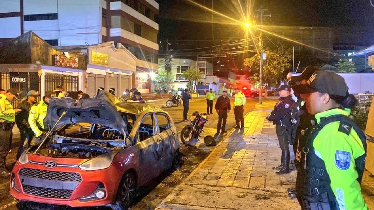 MADRUGADA VIOLENTA EN ECUADOR: estallan 2 coches bomba en Quito