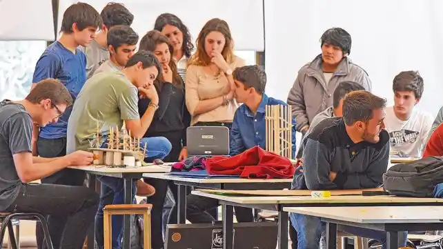 La UNR subió el monto de las becas para evitar la deserción de alumnos