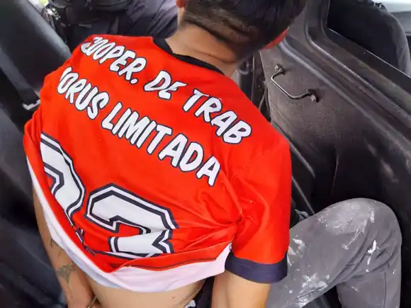 Detuvieron en la zona sudoeste a un hombre que le había robado a una mujer en una parada de colectivo