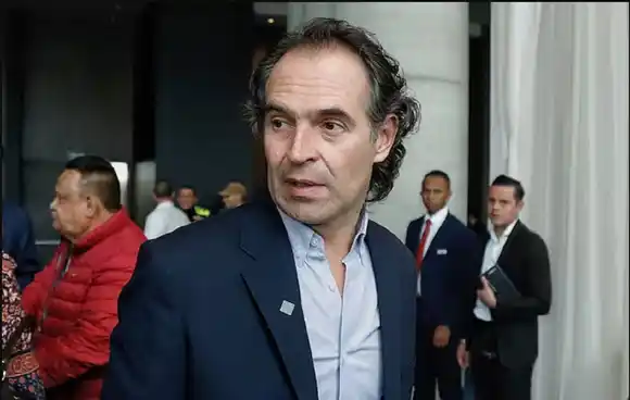 ¡POR NO ACATAR DICTAMEN! ORDENAN 5 días de arresto para el alcalde de Medellín «Fico» Gutiérrez