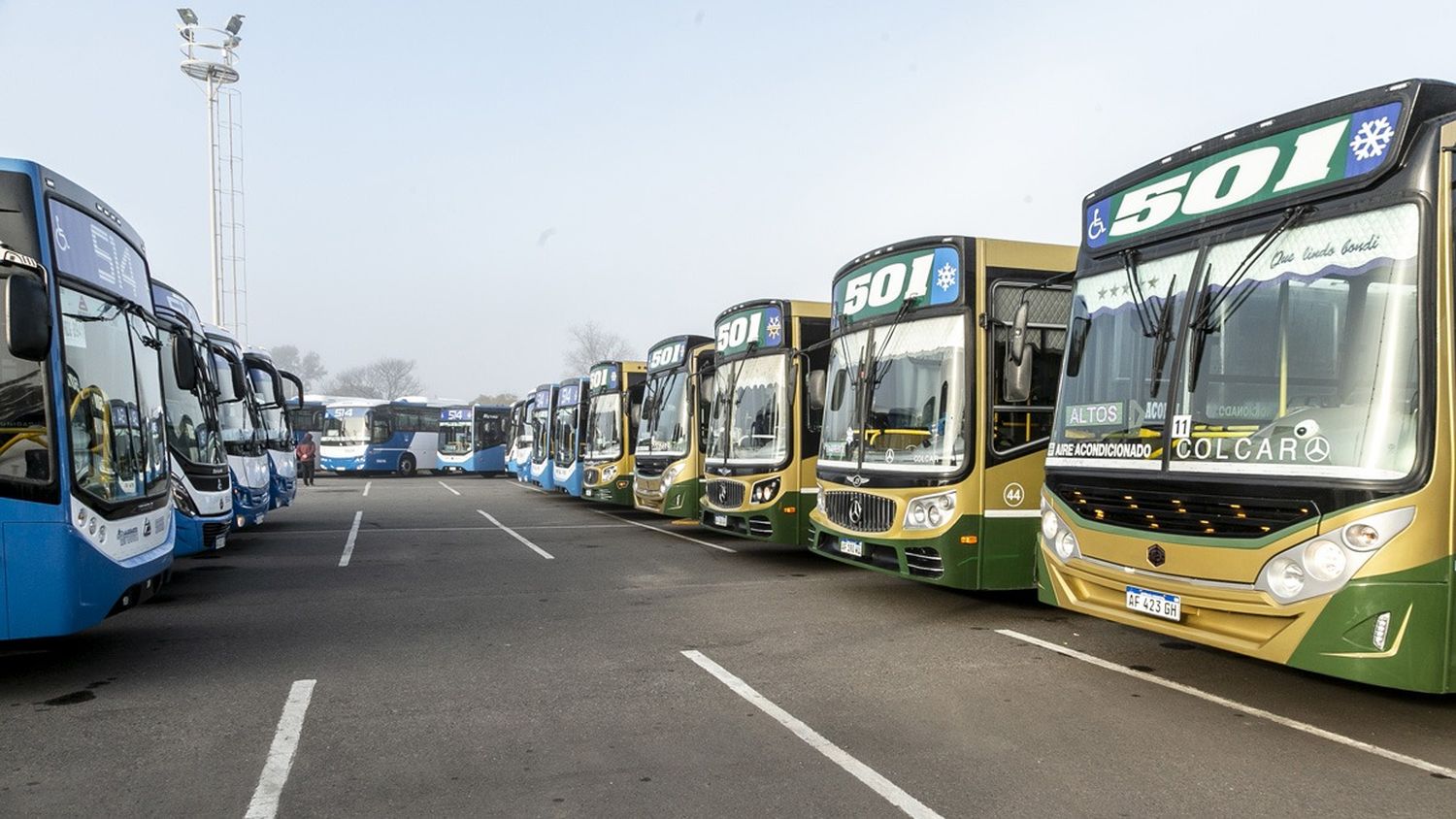 El gobierno nacional eliminó el subsidio a los boletos de colectivos fuera del AMBA: A cuánto se va el pasaje