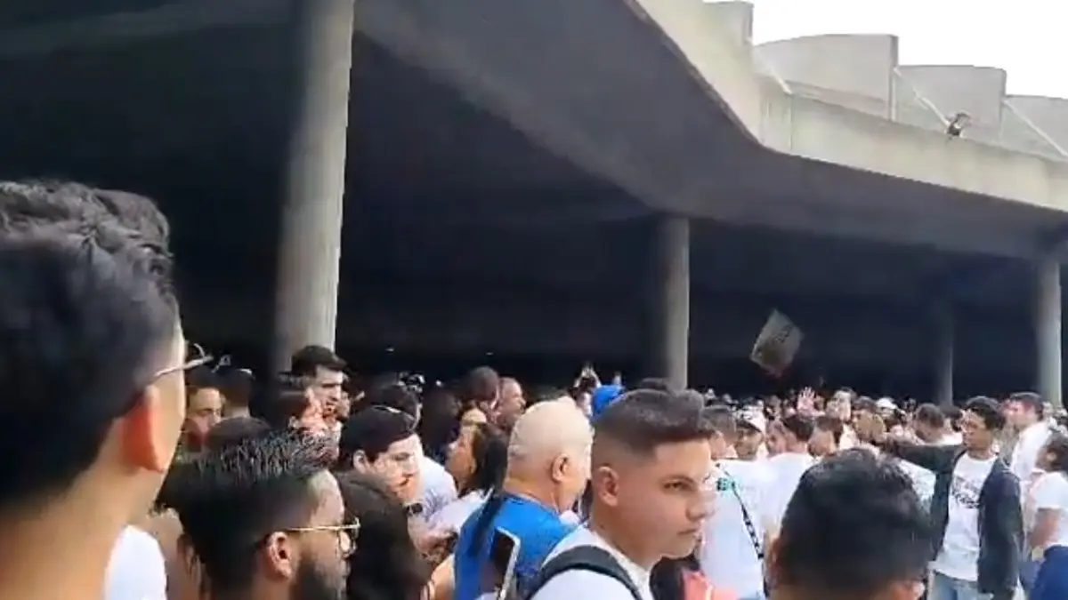 Estudiantes se concentraron en la Plaza del Rectorado de la UCV,  rechazan que hayan negado permiso para actividad de la oposición (VIDEOS)