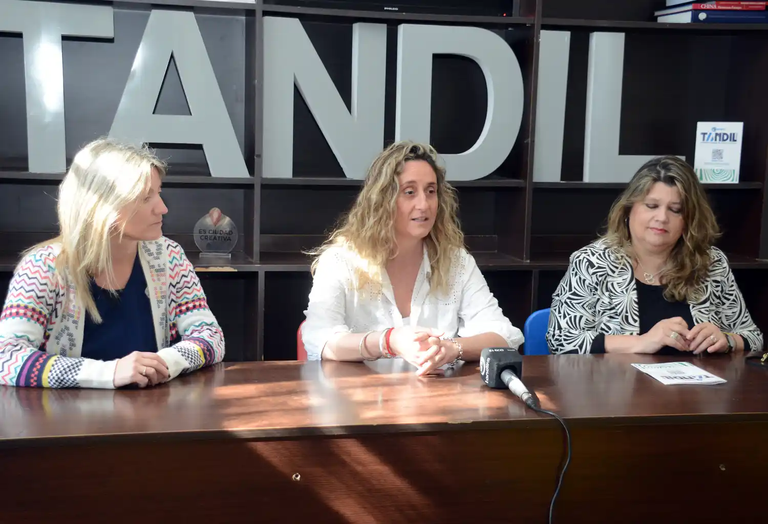 Pilar Muñoz, Cecilia Martens y María de los Ángeles Minatel, en conferencia de prensa.