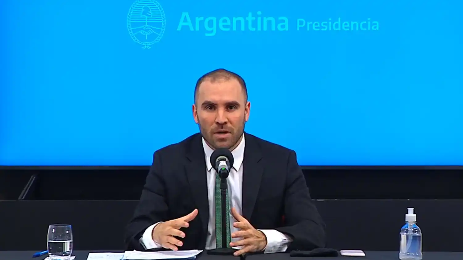 Contra medio gabinete, Guzmán sale a cuidar la caja y afirma que "no es momento de un IFE 4"