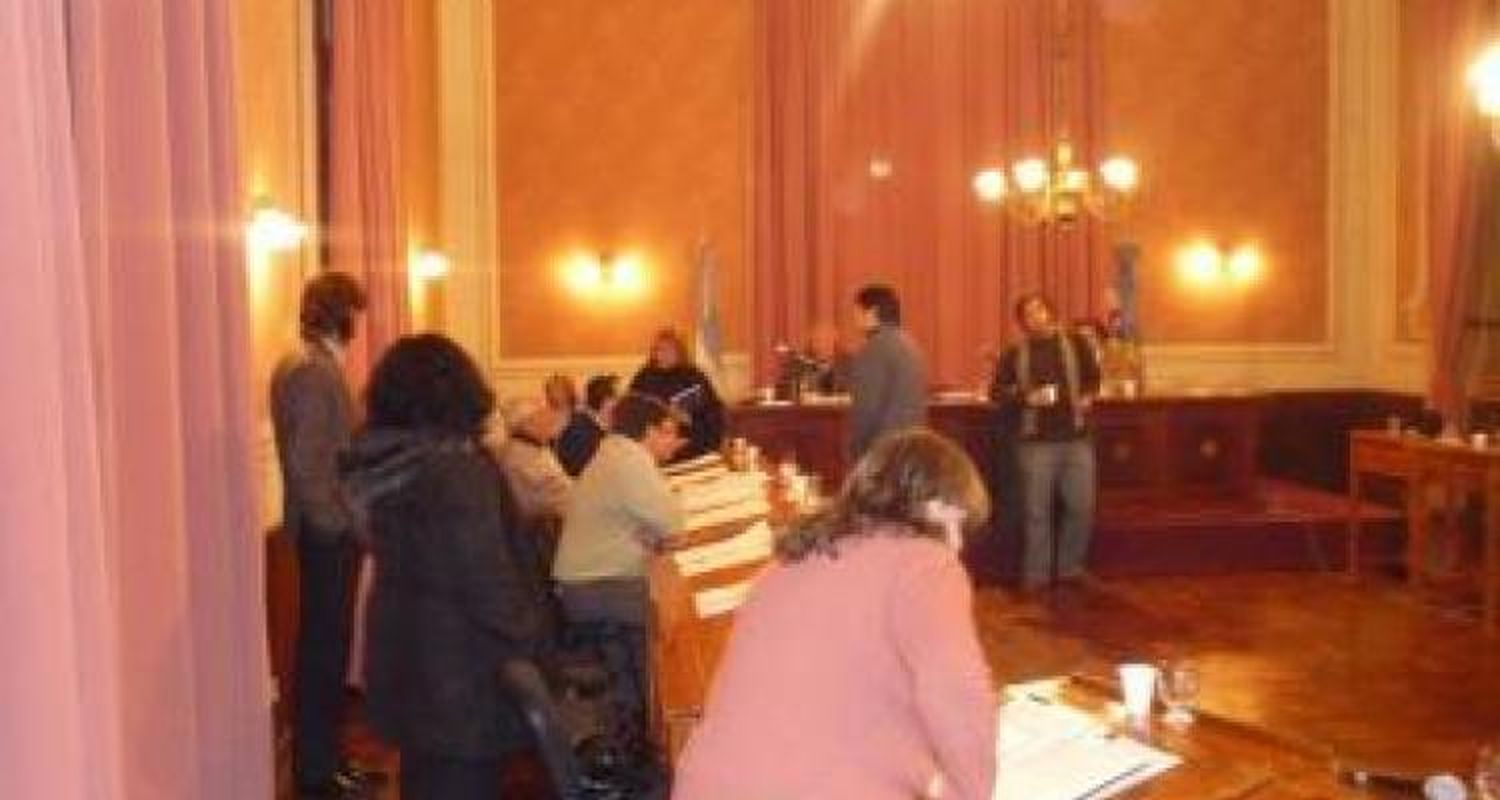 Ocho mil pesos por mes para pelearse  y no saber ni el reglamento