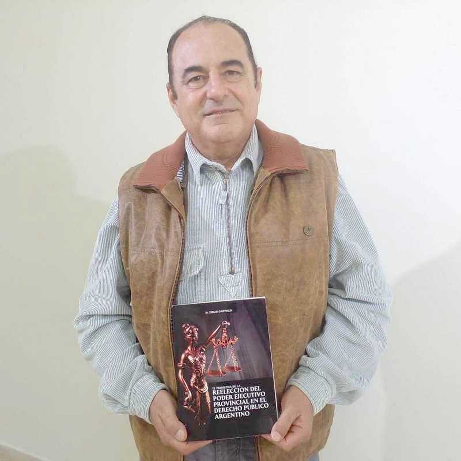 El doctor Grippaldi presentará su libro
en el salón auditorio de la FAEN