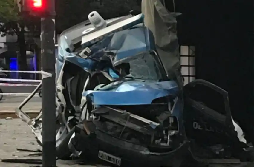 Choque, muerte y saqueo de útiles escolares