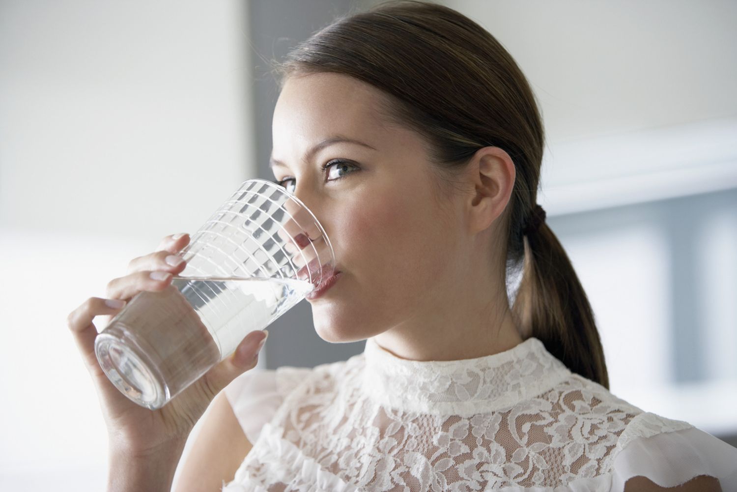 Hidratación extrema: los riesgos de tomar agua cuando el cuerpo no lo pide