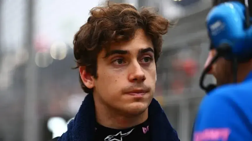 Franco Colapinto abandonó en el GP de Singapur. (Rudy Carezzevoli/Getty Images)