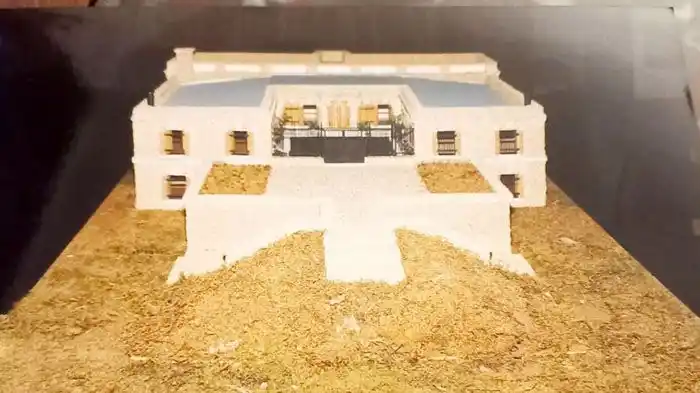 El Castillo de San Carlos arriba de la lomada está (continuación)