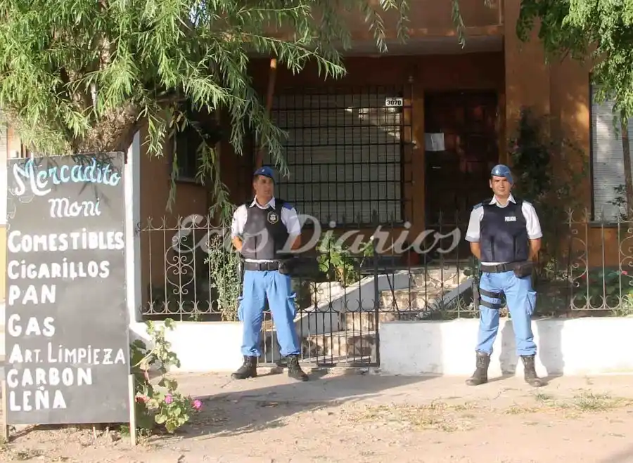 Hallan en su casa a una comerciante golpeada y estrangulada con una soga