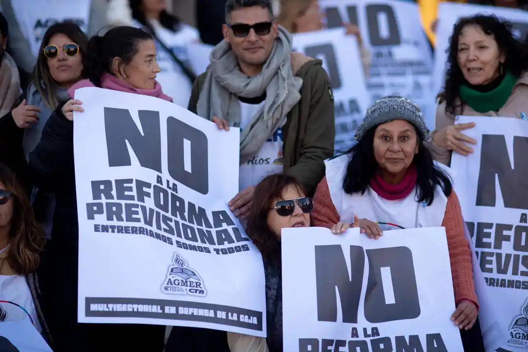 Agmer se moviliza contra la reforma previsional impulsada por el gobierno provincial