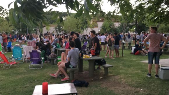#30D: Gran cantidad de gente despide el año en Náutico y Pescadores pese a la pandemia de coronavirus