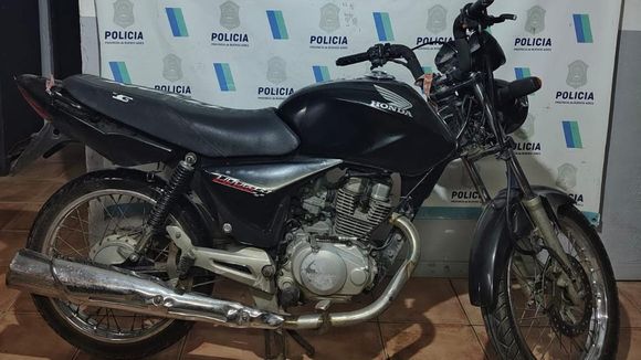 Detuvieron a un joven en Plaza San Cayetano con una moto robada