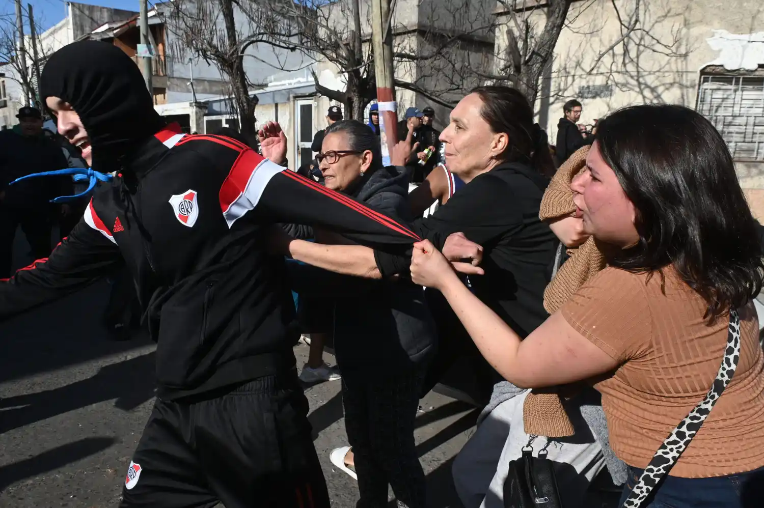 Compañeros de Morena y sus padres se manifestaron en la puerta del colegio exigiendo “justicia”