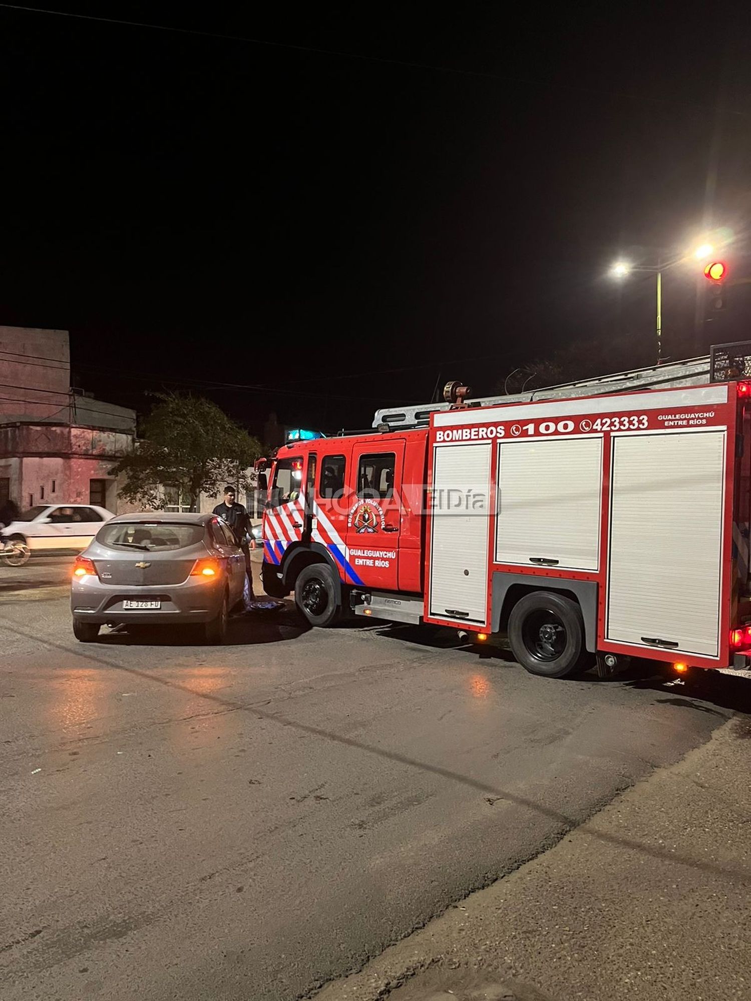 Insólito: chocó una autobomba en Avenida Parque