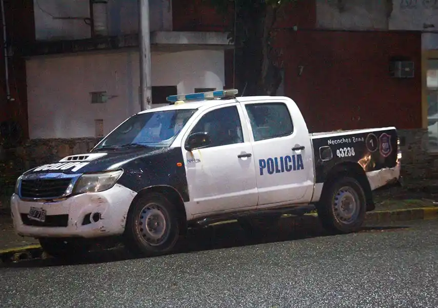 Hicieron un boquete en el techo, vulneraron la alarma y robaron