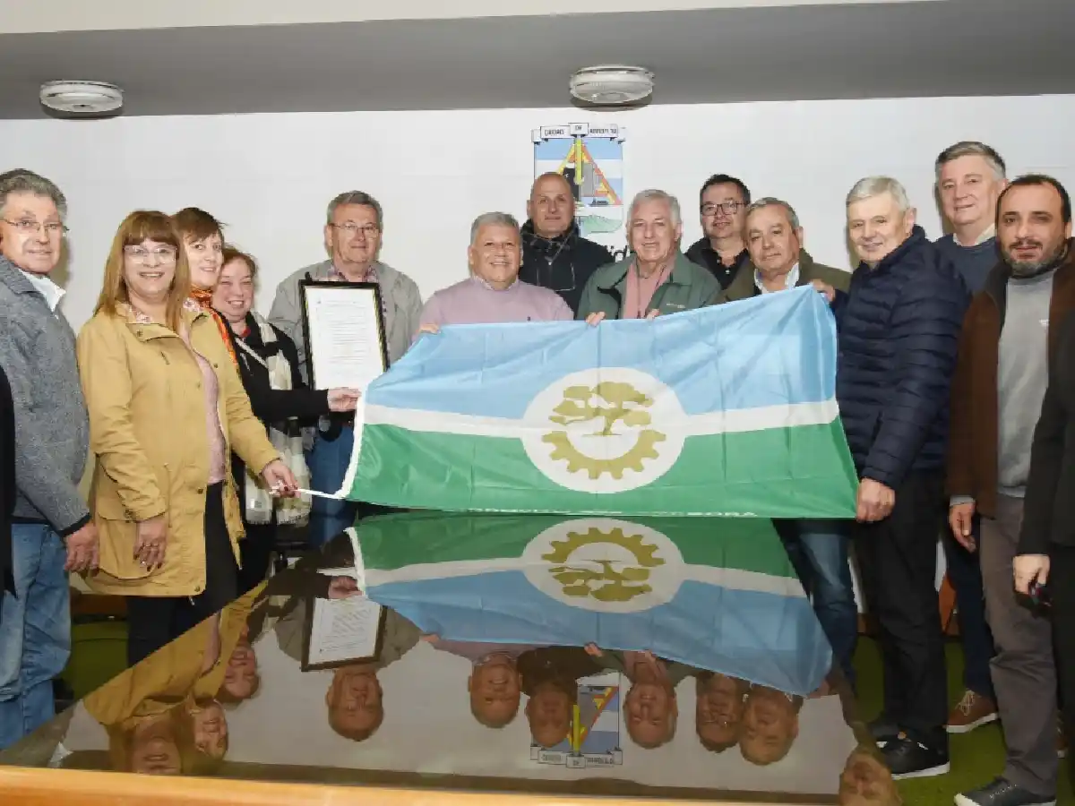 Benedetti entregó una  ayuda económica  al Club  de Abuelos de Arroyito       