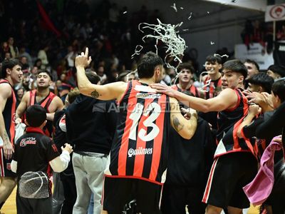 Central aplastó a Pérfora de Plaza Huincul, forzó el tercer juego y esta noche va por el ascenso