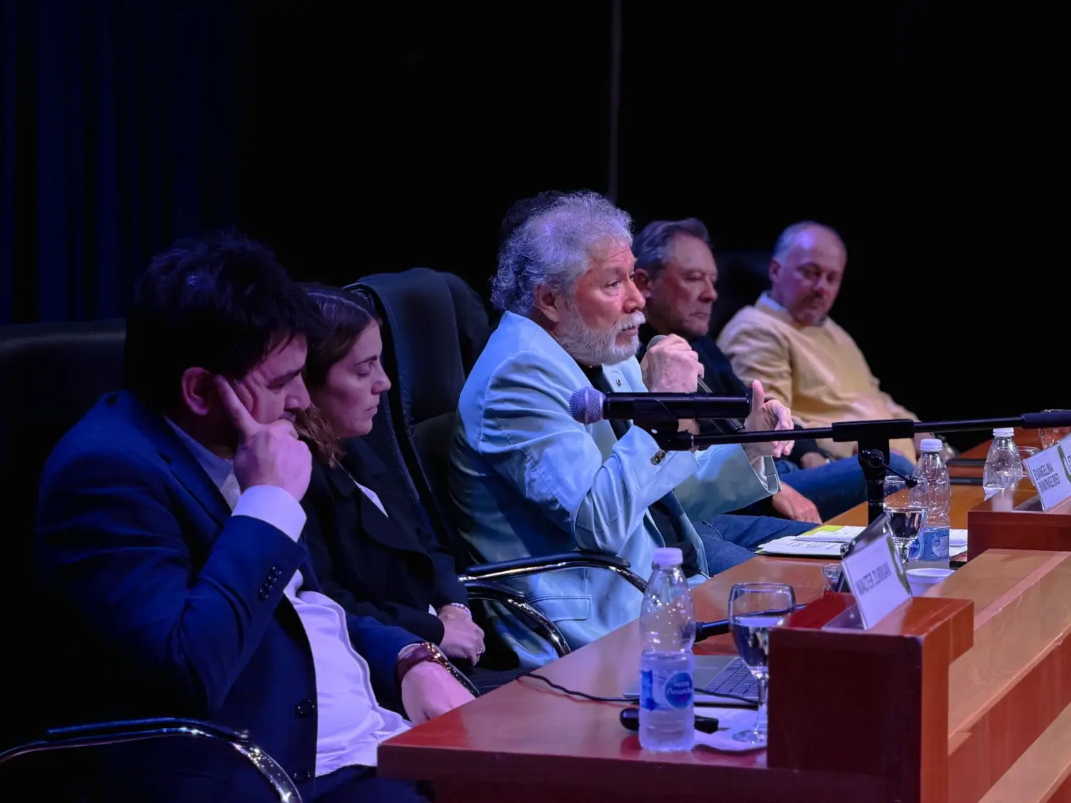 Héctor "Etín" Ponce durante su intervención en el informe sobre la situación actual de OSPIL.