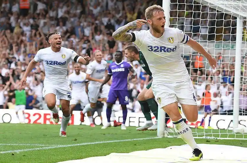 Debut con triunfo para Bielsa en el Leeds