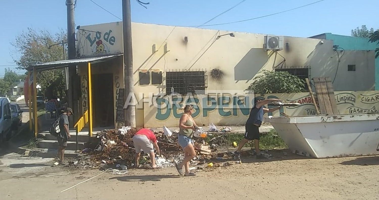 La dura historia detrás del incendio de la despensa y la emocionante solidaridad de los vecinos