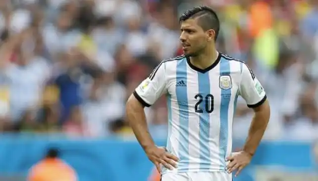Agüero: “Hasta los nenes me gritan amargo”