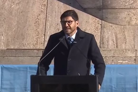 Pullaro a Milei en el Monumento: "Mire al interior productivo, nos faltan obras para desarrollarnos"