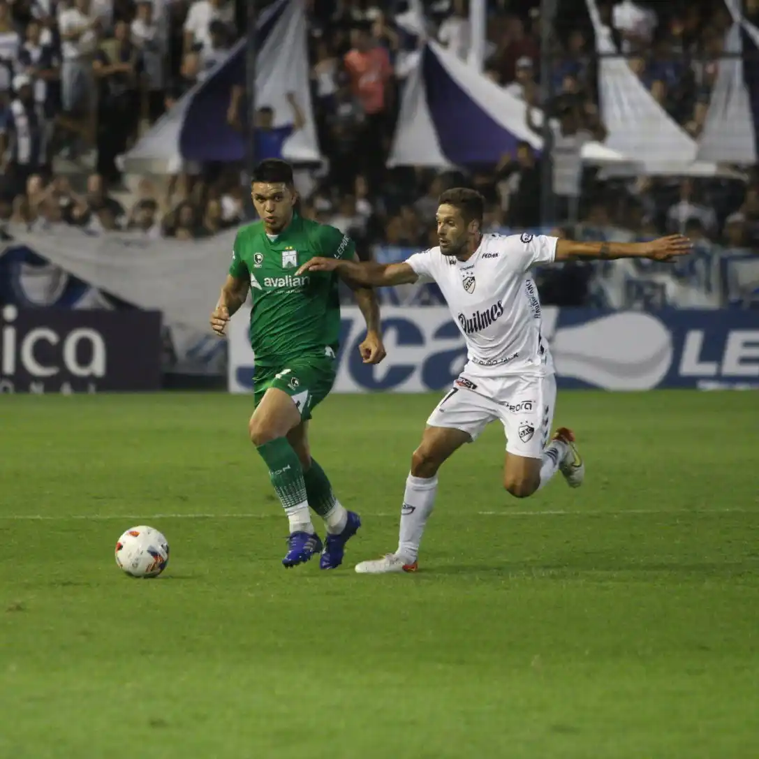 Quilmes derrotó a Ferro en un final caliente.