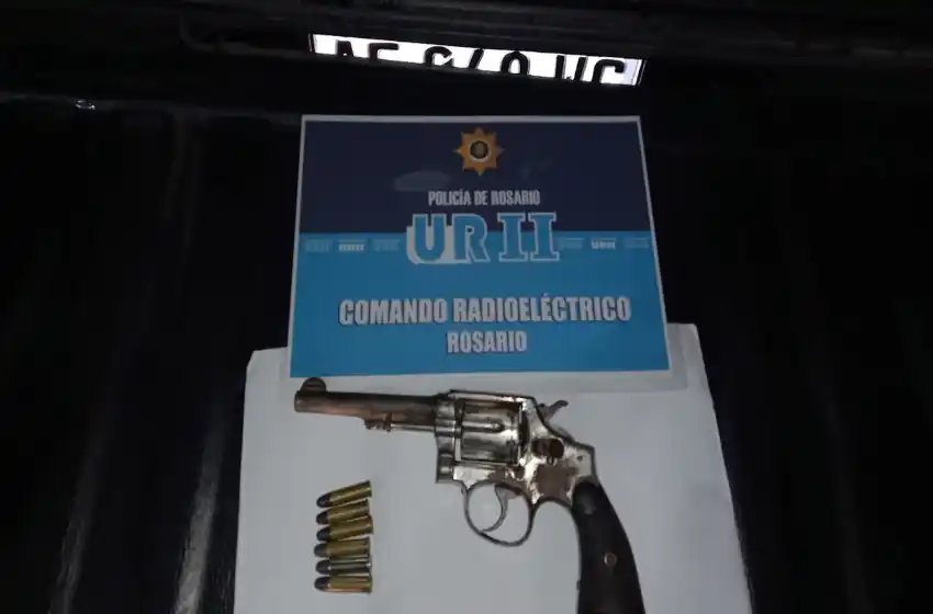 Descartó un arma en plena calle para escapar de la policía en zona noroeste pero terminó detenido