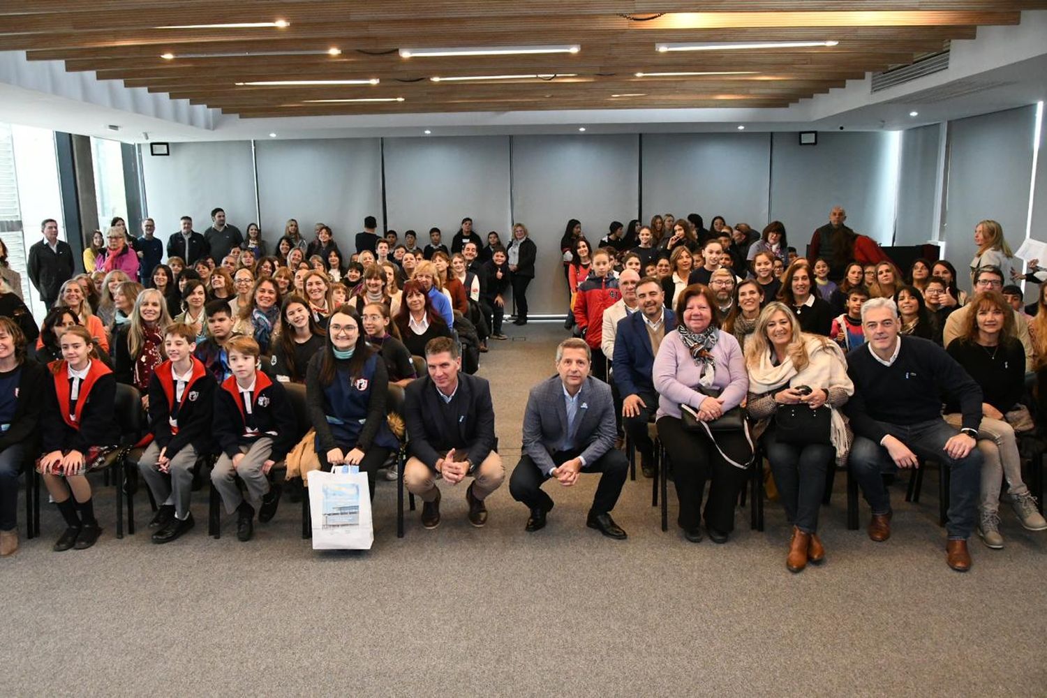 Los establecimientos educativos de la ciudad fueron invitados ayer a la Tecnoteca para conocer los detalles del operativos y el concurso