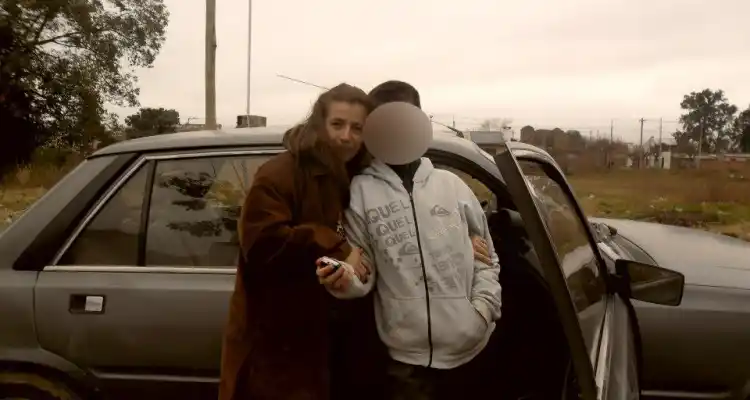 Estafador aseguró tener una agencia de autos y engañó a una excompañera suya de la escuela