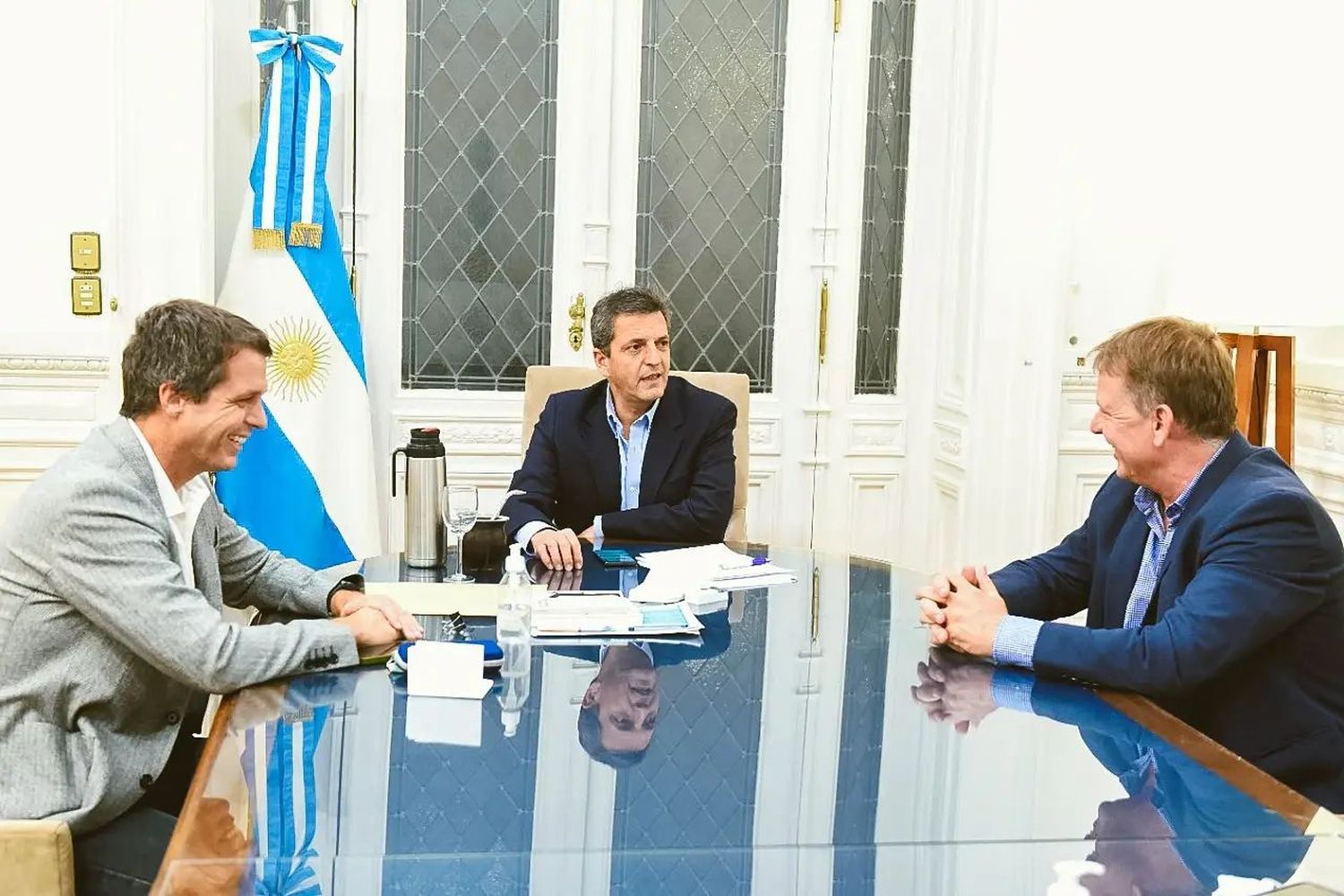 Cresto no asumirá como diputado y seguirá al frente del Enohsa