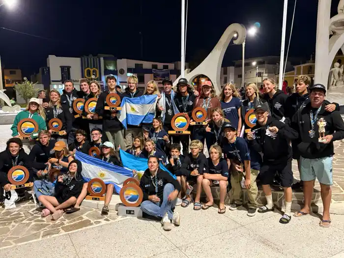 Equipo argentino en el Sudamericano de Surf y SUP