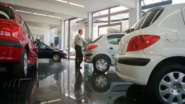 Inesperado derrumbe del patentamiento de autos en enero: 25,6% abajo