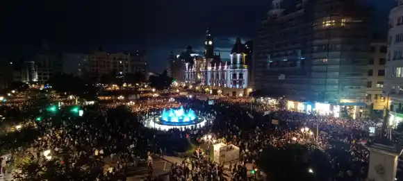 VALENCIA se volcó a las calles: al grito de ¡ASESINOS!, reclamaron la mala gestión de la DANA