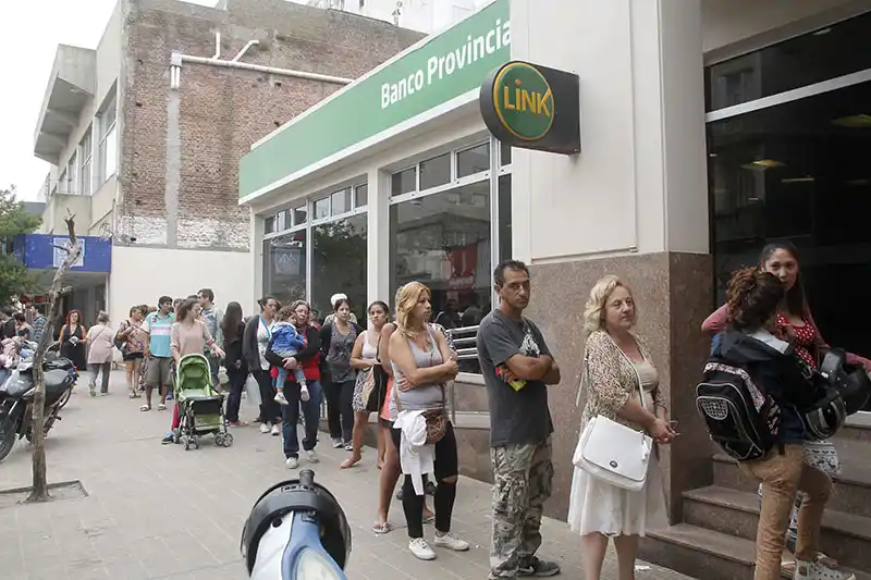 Arranca paro de 48 horas en Banco Provincia