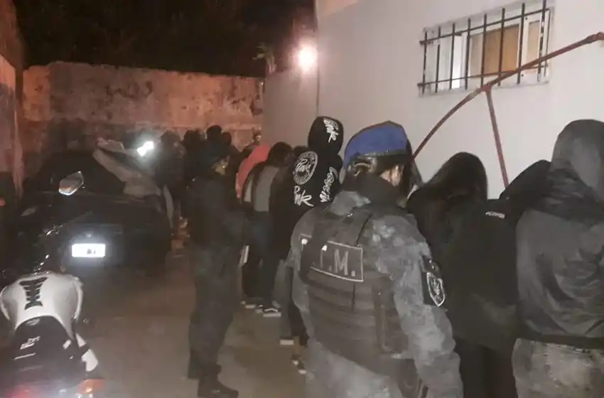Desbarataron una fiesta clandestina en zona oeste y detuvieron a 30 personas
