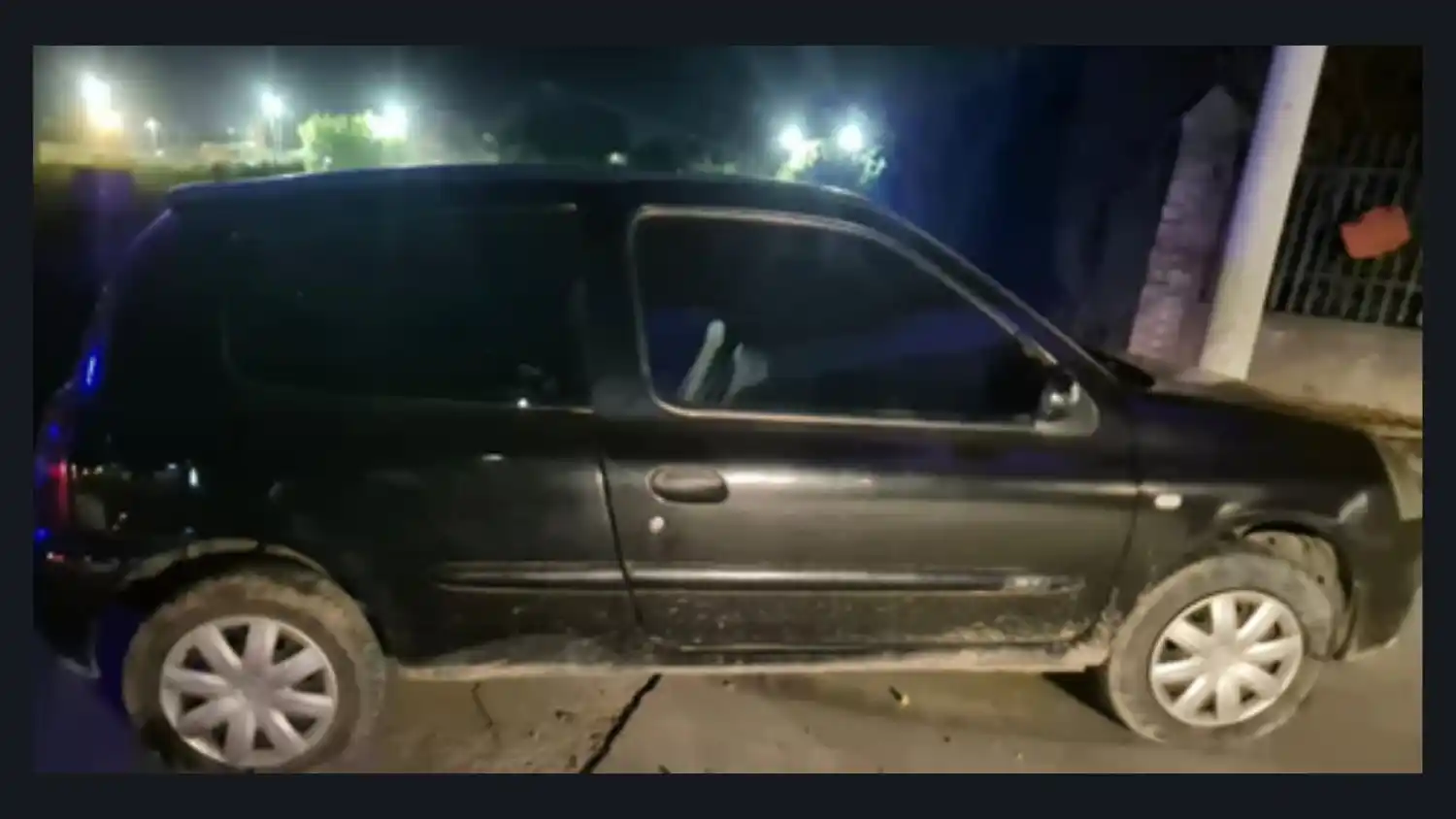 El Renault Clío apareció abandonado en Benito Urraco y Chivilcoy.