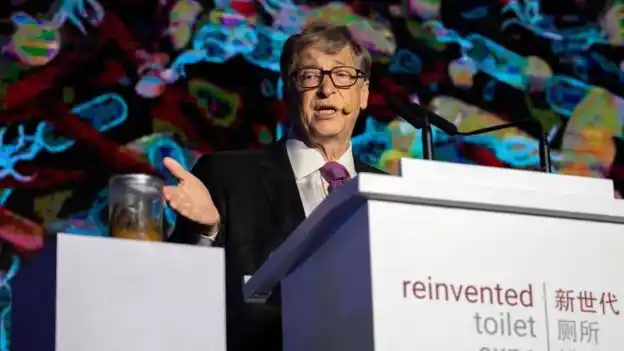 VIDEO: Bill Gates presenta un inodoro futurista que funciona sin agua