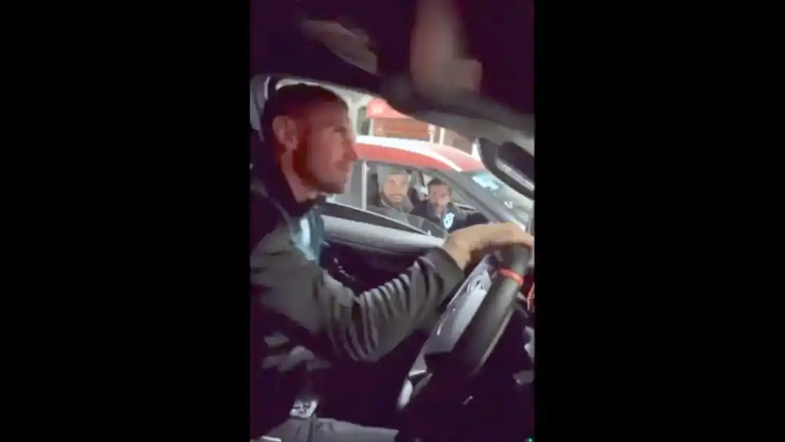 El divertido cruce de "Maravilla" Martínez con hinchas de Racing en un semáforo: "Ganamos de pedo"
